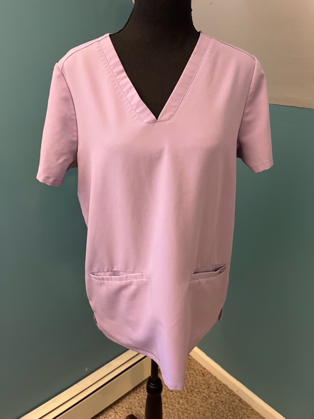 Figs Technical Collection Lavender Short Sleeve Scrub Top Size Small